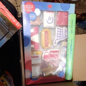 NEW IN GIFT BOX HUGE SET OF 12 SCENTED BATH BOMBS AWESOME